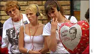 Fans queue outside Graceland 