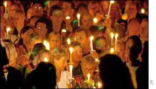 Elvis fans hold candle lit vigil outside of Graceland