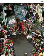 Elvis' grave