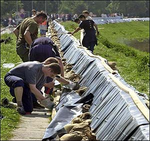 Building flood defences in Magdeburg (AFP)
