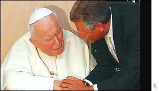 Polish president Aleksander Kwasniewski greets Pope John Paul II 