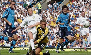 Nick Barmby scores Leeds' first goal