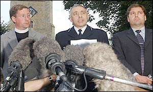 Tim Auban-Jones vicar of St Andrews Church (left), Acting Deputy Chief Constable of Cambridgeshire Police Keith Hoddy (centre) and DCI Andy Hebb 