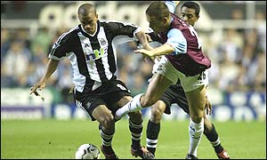 Joe Cole beats two Newcastle defenders