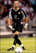 Manchester United goalkeeper Fabien Barthez