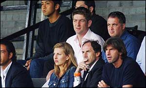 Baresi watching a Fulham game with Junichi Inamoto