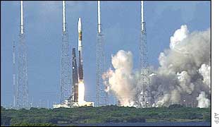 Atlas 5 lifting off