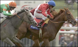 Kieren Fallon rides 8-13 favourite Russian Rhythm to victory