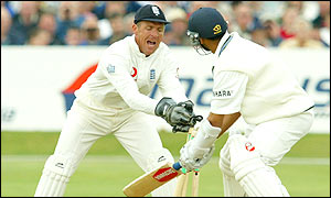  Alec Stewart successfully stumps India's Rahul Dravid