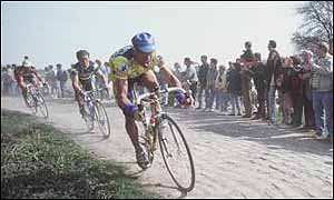 Johan Museeuw on his way to winning the 100th Paris Roubaix