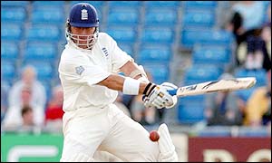 Alec Stewart is the only English player to offer resistance
