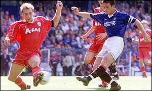 Barry Ferguson scores Rangers second from the penalty spot 
