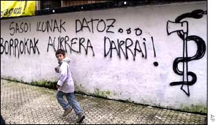 Child runs past pro-ETA graffiti in Ibarra