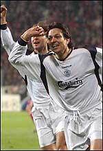 Jari Litmanen with Patrik Berger against Bayer Leverkeusen