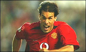 Ruud van Nistelrooy puts Manchester United ahead