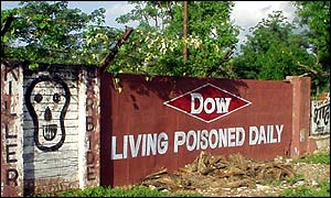 graffiti on the wall of the compound of the Union Carbide factory 