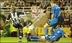 Lomana Tresor LuaLua scoring his second against Zeljeznicar