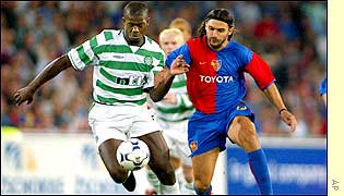 Balde and Rossi compete for control of the ball