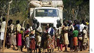 Angolans surround aid lorry 