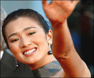 Gong Li arriving at the premiere of the film Frida (afp)