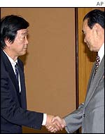 Hitoshi Tanaka, left, a senior Foreign Ministry official of Japan, shakes hands with North Korean Premier Hong Song-nam on a courtesy call last week