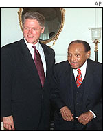 Hampton [r] with former US President Bill Clinton