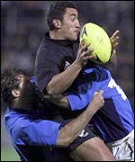 Daryl Gibson in action for New Zealand against Italy in June 20002.