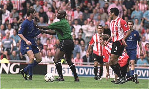 Rennie restrains an angry Keane at Sunderland