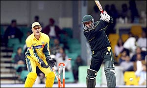 Rassaq fails to trouble the scorers as the Pakistan innings begins to completely unravel