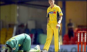 Brett Lee shows no mercy to the Kenya batsmen