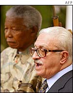Nelson Mandela (left) and Tariq Aziz