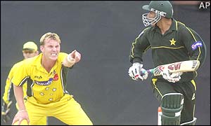 Australian bowler Brett Lee appeals unsuccessfully for lbw against Pakistan's Abdur Razzaq, who is eventually run out for 59