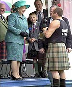 The Queen chats with caber tossing champion Alistair Gunn