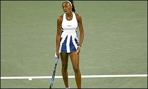 Serena breaks Venus twice early in the second set to develop an unassailable lead 