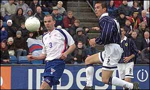Barry Ferguson scores Scotland's equaliser