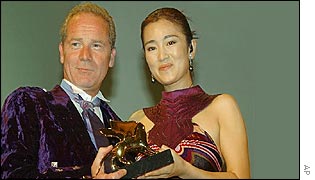 Peter Mullan receives his award from Gong Li