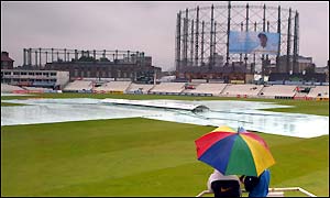 The grey skies close in on The Oval