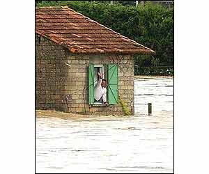 Man calling for help in Sommieres