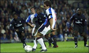 David Dunn scores an 18th-minute penalty again Chelsea