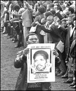 Anti-apartheid militants attend Biko's funeral 