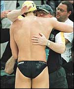 Ian Thorpe hugs coach Doug Frost after setting a 400m freestyle world record in 1999