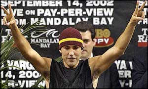 Oscar de la Hoya salutes his fans at the weigh-in