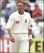 Alan Donald shows his anger as Atherton is reprieved in 1998