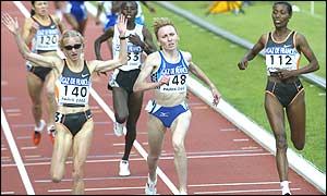 Gabriela Szabo is victorious in the 3,000m