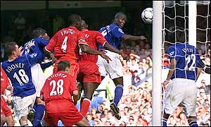 Kevin Campbell rises highest in the Boro penalty area to give the Toffeemen a dramatic late winner