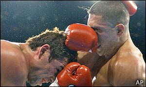 De La Hoya was ahead on two scorecards and behind on the third when he caught Vargas