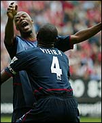 Patrick Vieira congratulates Sylvain Wiltord after his goal against Charlton