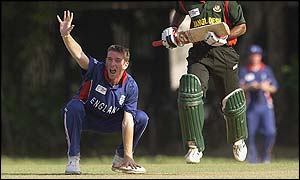 James Kirtley successfully appeals for lbw