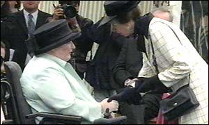 Wounded ex-officer Mabel Hampton receives her medal