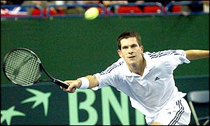 Hard work at the start of the second set pays off for Henman who races into a 3-0 lead